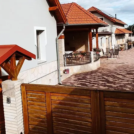 Aranyhal Apartment *