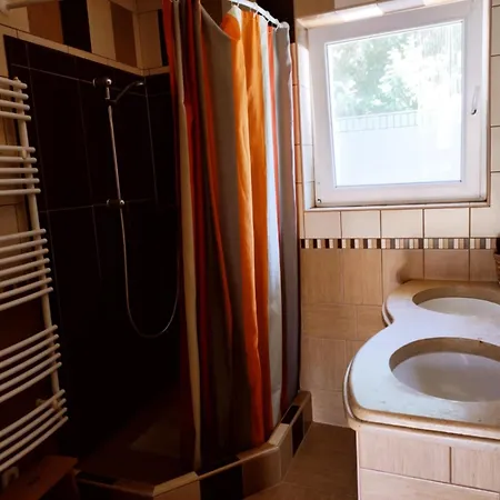 Aranyhal Apartament *